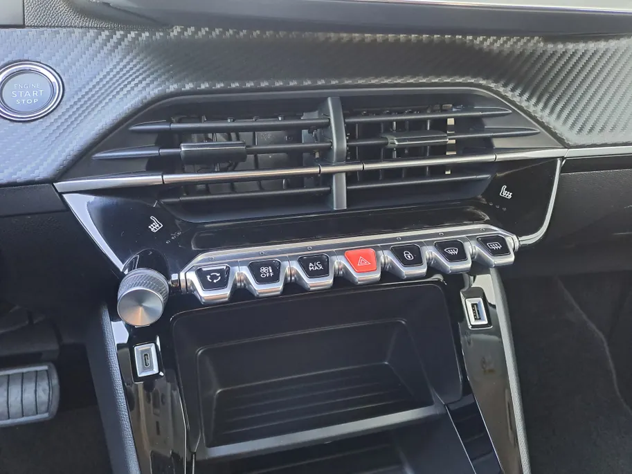 Peugeot e-208 EV Active Pack 50 kWh | Cruise control | Navigatiesysteem | Keyless start | DAB | LM Velgen | 100% Elektrisch | SOH 95,6 %