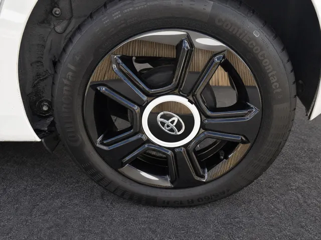 Toyota Aygo 1.0 VVT-i x-play | Automaat | Camera