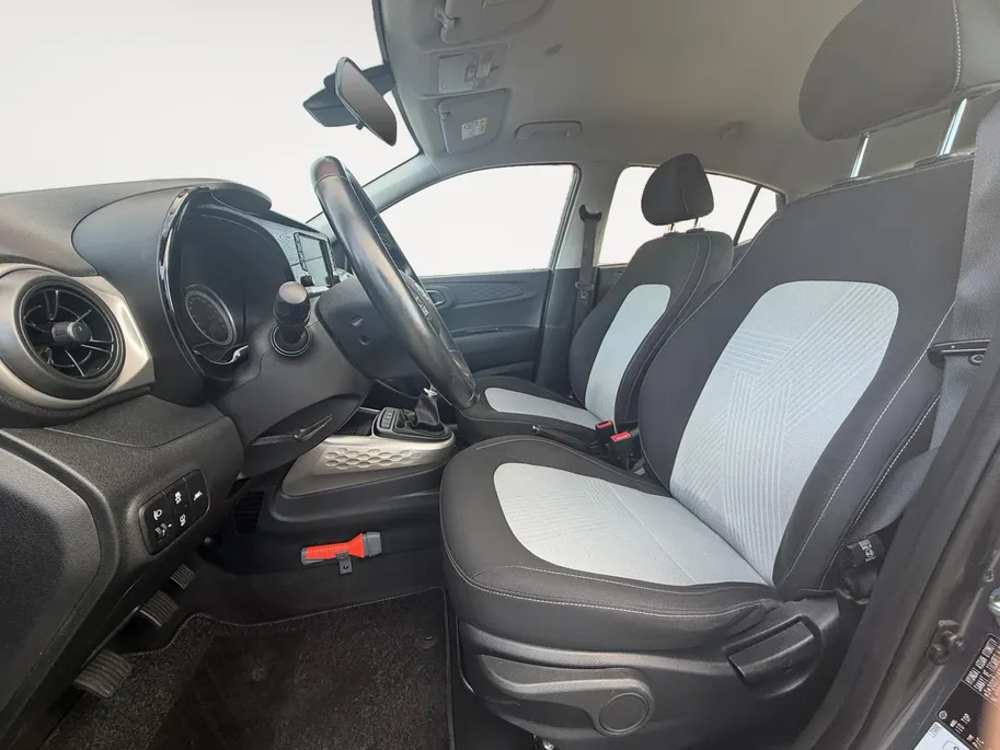 Hyundai i10 1.0 Premium | Navigatie| Parkeer sensoren| Camera| Cruise Controle| Metallic lak| Dealer onderhouden| Climate Controle