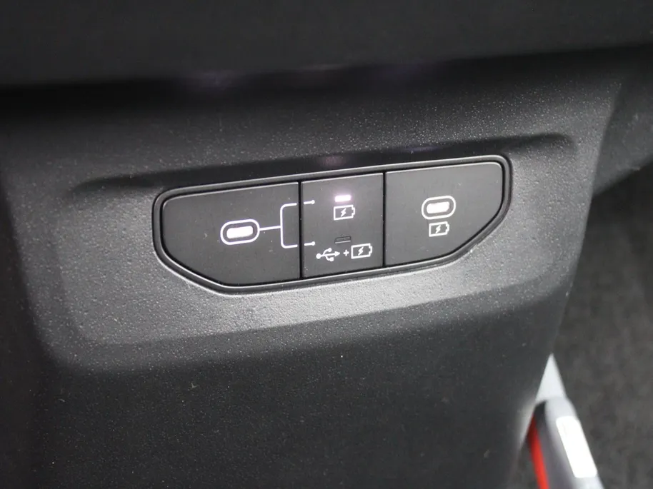 Kia EV6 Air 84 kWh | Stuur-/stoelverwarming | Camera | Cruise adapt. | Telefoonlader | Clima | Navi | 19' LM | LED | Apple Carplay/Android Auto |