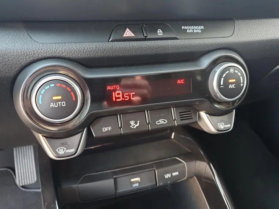 Kia Stonic 1.0 T-GDi MHEV DynamicPlusLine Navi | Stoel en stuurverwarming | Camera | Keyless met startknop | Apple Carplay / Android Auto | Getinte ramen achter | Fabrieksgarantie | NAP