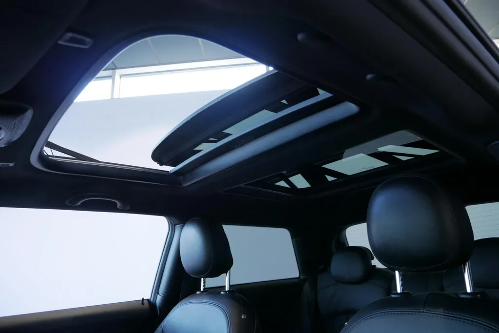 MINI 3-Deurs 2.0 Cooper S Knightsbridge Edition *Automaat*Navigatie*Parkeersensoren*Climate Control*Schuif/Kanteldak*Stoelverwarming*Harman Kardon Audio*Lederen interieur*Vol opties!