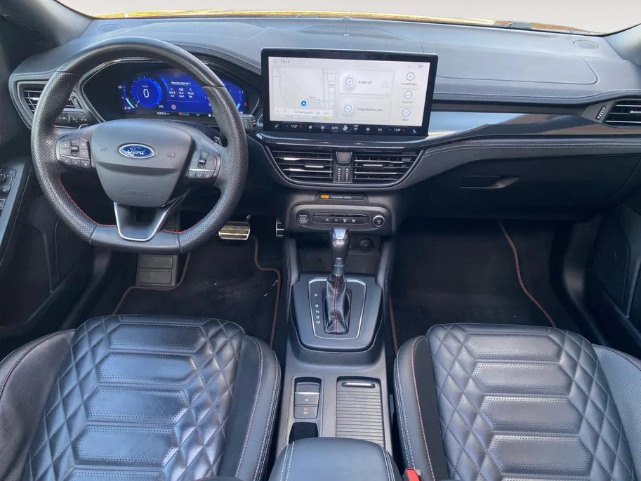 Ford Focus 1.0 EcoBoost Hybrid ST Line Vignale automaat 155PK | NL-Auto | Dealer onderhouden | Driver assistancepack | Winterpack | Panoramadak | 18' Lichtmetaal | Adaptive cruisecontrol | Dodehoekdetectie | Leer bekleed |