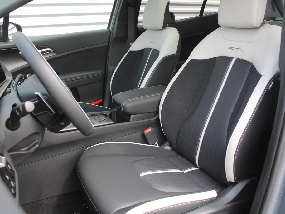 Kia Sportage 1.6 T-GDi Hybrid GT-PlusLine | Stuur-/stoelverwarming + ventilatie | Schuifdak | 360 Camera | HUD | LED | Stoelgeheugen | Elek. achterklep |