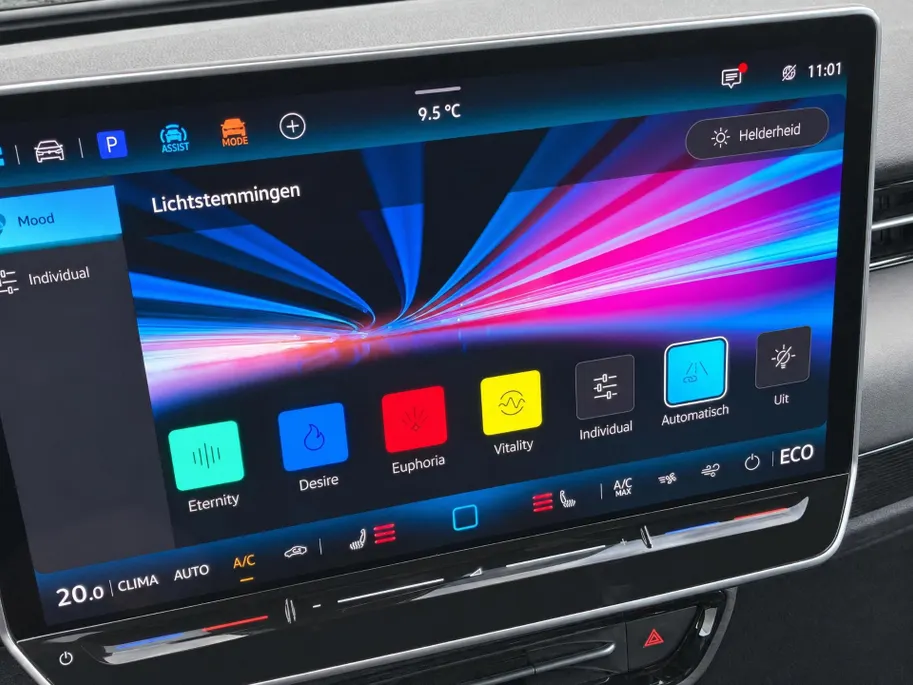Volkswagen ID.7 Tourer Pro 77 kWh 210kW/286PK · Trekhaak · 360°Camera · Stoel- stuur- & voorruitverwarming · Garantie t/m 16-10-2027