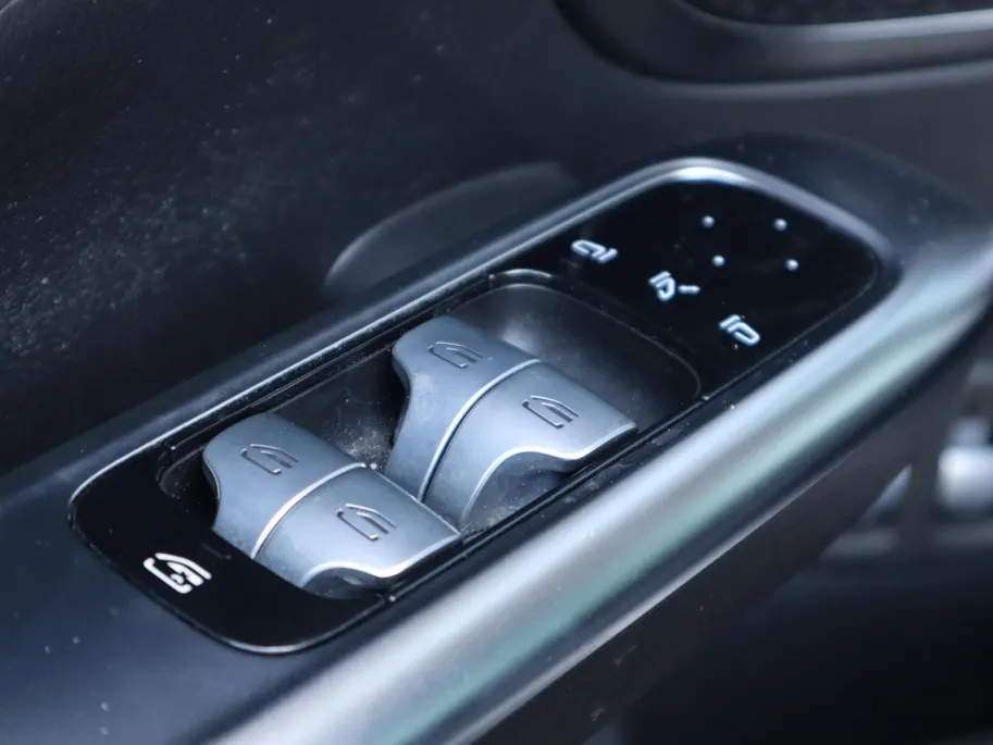 Mercedes-Benz C-Klasse Estate 300 e Luxury Line l Stoelverwarming l Achterruitrij camera l  Memory l Dodehoekassistant