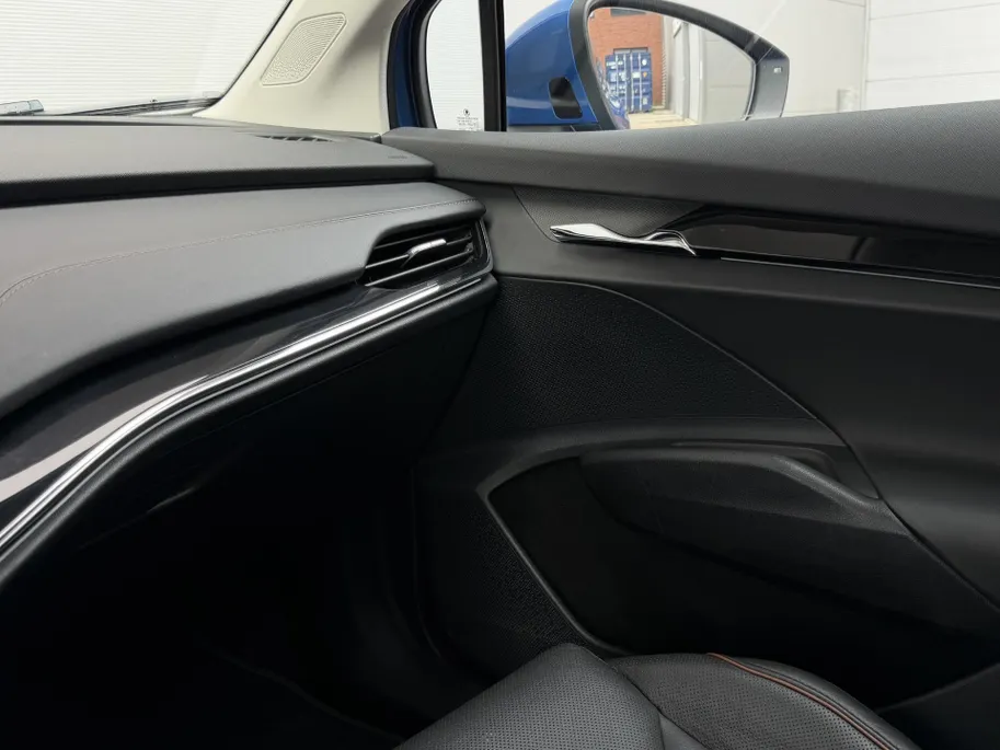 Škoda Enyaq iV 80 | Elektrisch verstelbare stoelen incl. geheugenfunctie | Stoel- en stuurverwarming | Elektrisch bedienbare achterklep | Lederen bekleding | Achteruitrijcamera | Parkeersensoren voor- en achter | Apple/Android Carplay