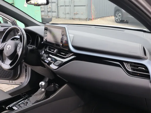 Toyota C-HR 2.0 Hybrid First Edition Trekhaak | Blindspot | Stuur en stoelverwarming