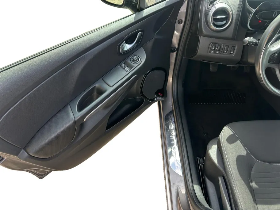 Renault Clio Estate 0.9 TCe Night&Day | Parkeersensoren | Apple Carplay | Camera | Cruise Control | Airco | LMV | Onderhoudshistorie | 12 Maanden BOVAG Garantie