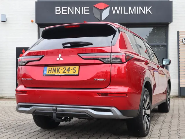 Mitsubishi Outlander 2.4 PHEV First Edition Trekhaak | All Seasonbanden