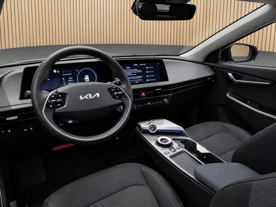 Kia EV6 Light Edition 58 kWh Dealer onderhouden | Stoel + stuurverwarming | Climate control | ACC | 800V laden | Ontzettend ruim |