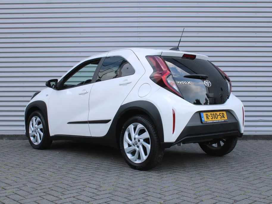 Toyota Aygo X 1.0 VVT-i S-CVT first | Camera | Android Auto/Apple Carplay | Cruise | Clima | Automaat | 17' LM |