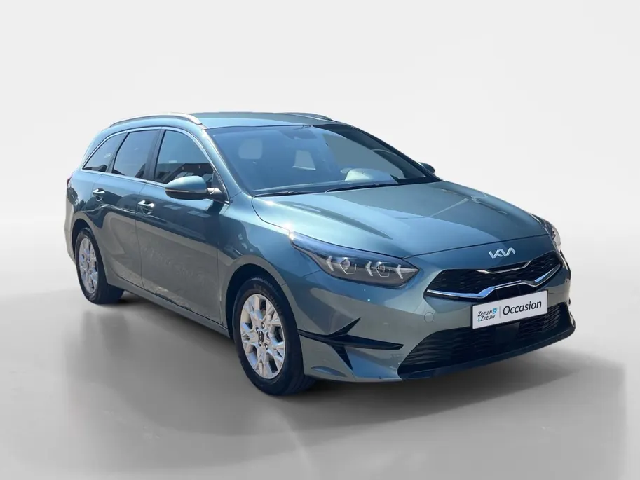 Kia Ceed Sportswagon 1.0 T-GDi DynamicPlusLine | Apple Carplay / Android Auto | Navigatiesysteem | Stoel + Stuurverwarming | Licht + Regensensor | Parkeersensoren Voor + Achter | Camera Achter | Elektrisch Bedienbare Achterklep | Cruise Control | Rijstrooksensor + Correctie