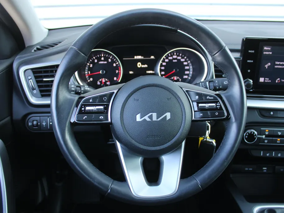 Kia XCeed 1.5 T-GDI MHEV DynamicLine | Android Auto/Apple Carplay | Stoel-/stuurverwarming | 16' LM | Camera | Zeer weinig km |