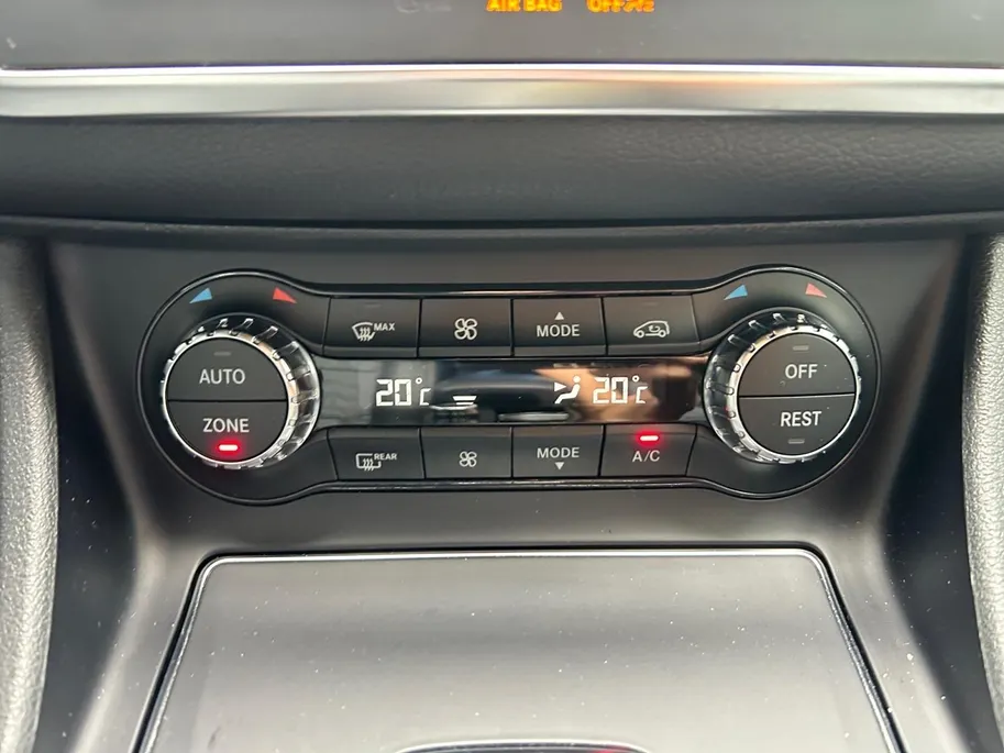 Mercedes-Benz GLA 180 Business Solution Limited | achteruitrijcamera | cruise control | start/stop systeem | Bluetooth telefoonvoorbereiding | schakelmogelijkheid aan stuurwiel |