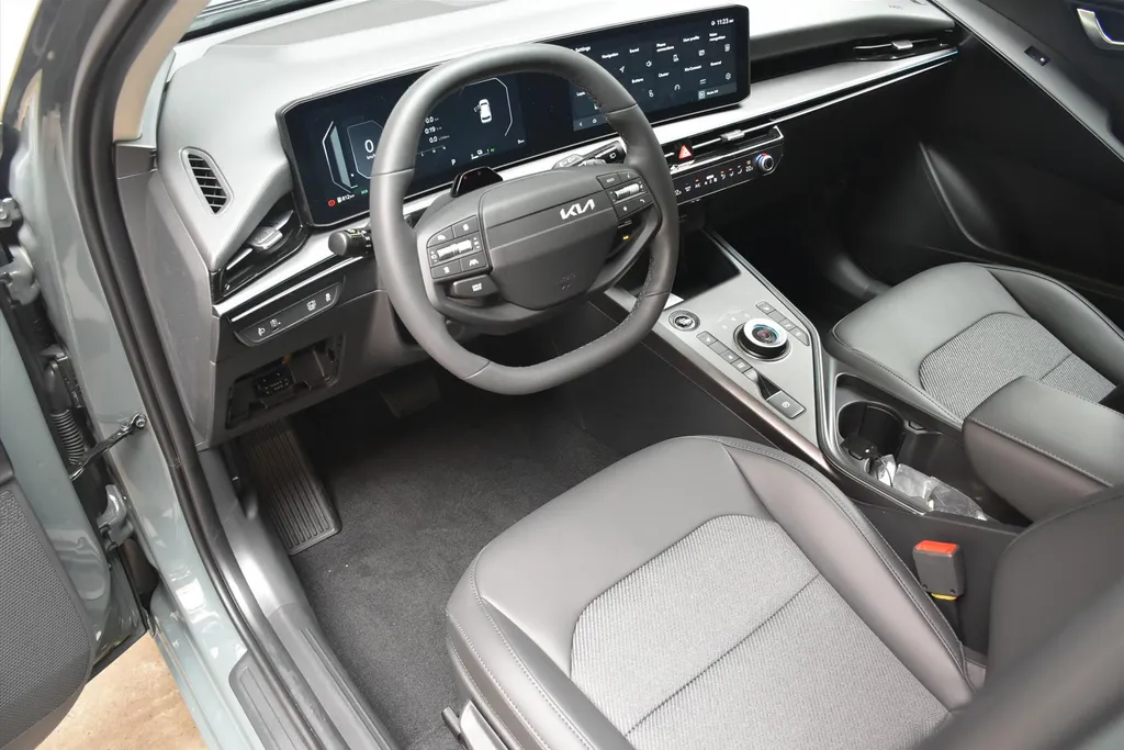 Kia Niro 1.6 GDi Hybrid 138pk DCT6 DynamicLine Direct leverbaar!