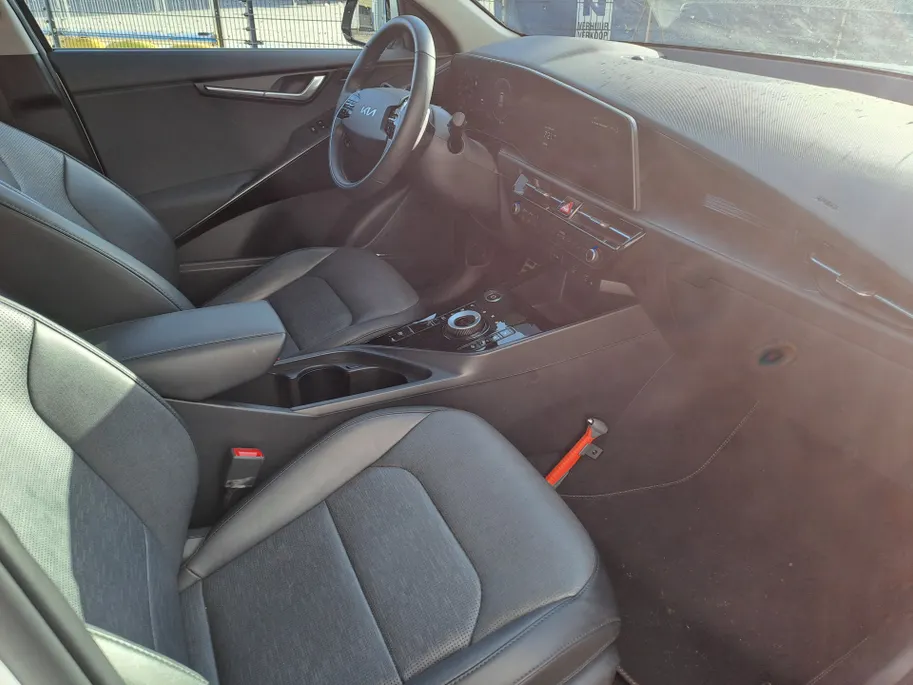 Kia Niro EV ExecutiveLine 64.8 kWh | Automaat | 100% Elektrisch | Schuifdak | Leder | Navigatie | Camera | Harman Kardon | Cruise control adaptief  | Stoel en stuur verwarming en verkoeling | SOH 97,6%