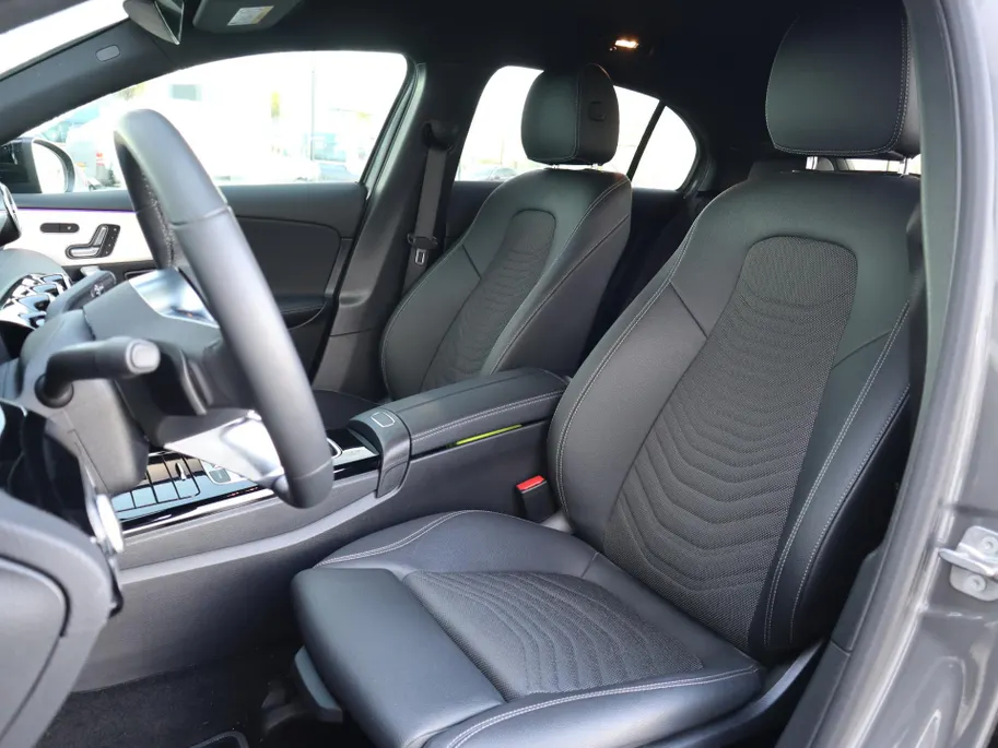 Mercedes-Benz A-Klasse 180 Star Edition Luxury Line l Keyless l Achteruitrij camera l Stoelverwarming l Memory