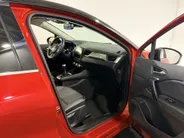 Renault Captur 90PK TCe Intens | Navi | Camera | Climate Control | Parkeersensoren | Apple CarPlay/Android Auto | Licht & Regen Sensor | Full LED | Lichtmetalen Velgen | Armsteun |