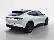 Ford Mustang Mach-E AWD 75 kWh 269PK | 95% SOH | DEMO | Stoel- stuur en vooruit verwarming | Zwart dak en spiegels | Navigatie