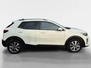 Kia Stonic 1.0 T-GDi MHEV DynamicPlusLine | Cruise Control | Climate Control | Stoelverwarming | Stuurverwarming | Navigatie | Camera | Privacy Glass |
