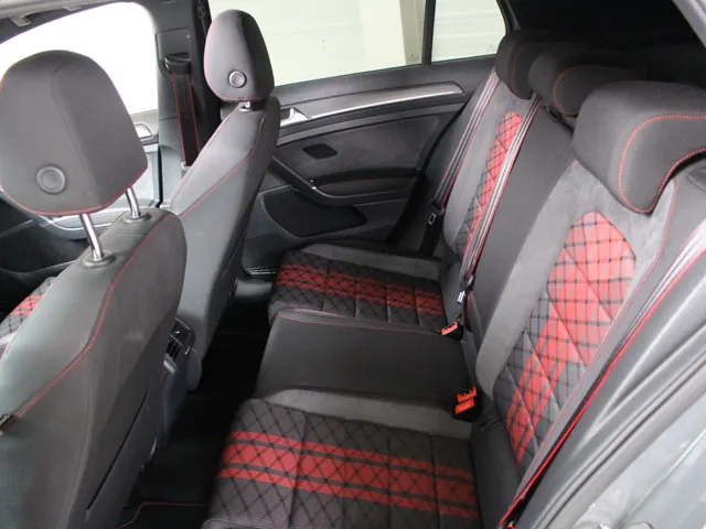 Volkswagen Golf 2.0 TSI GTI TCR Panoramadak | Akrapovic | DCC | 19' Reifnitz | Active Lightning |
