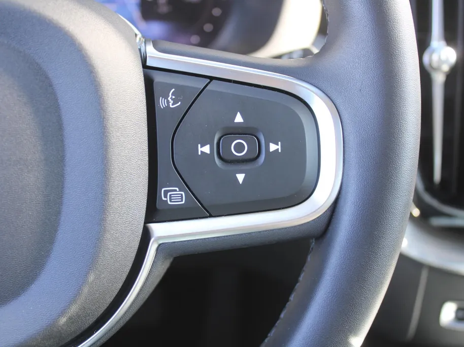 Volvo XC60 2.0 T6 Plug-in hybrid AWD Essential Edition Bright | Leer | Schuifdak | Elek. stoelverstelling | 19' LM | Dodehoek detectie | LED | Zeer nette auto |