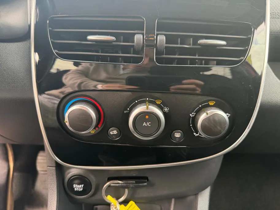 Renault Clio Estate 0.9 TCe Limited | Camera | Parkeersensoren | Bluetooth | Navigatie | All Season Banden | Dealer Onderhouden | 12 Maanden BOVAG Garantie