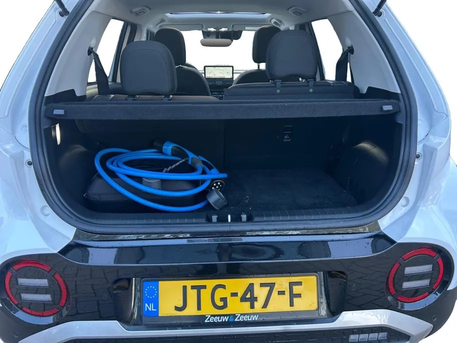 Hyundai Inster Evolve Sky 49 kWh Zeer rijk uitgevoerd met oa schuif/kanteldak, airco etc! Nu met DEMOKORTING! Incl. resterend fabrieksgarantie!!