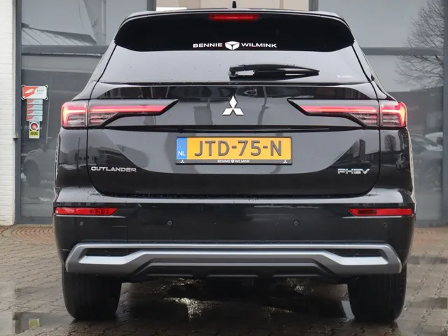 Mitsubishi Outlander 2.4 PHEV Instyle Trekhaak | Panodak | Adaptive Cruise | All Seas