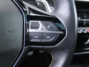 Peugeot 208 1.2 PureTech GT Pack | Stoelverwarming | Pano dak | Camera | Cruise adapt. | Dodehoek detectie | 17' LM | Navi | Clima | Leer/alcantara sportstoelen |