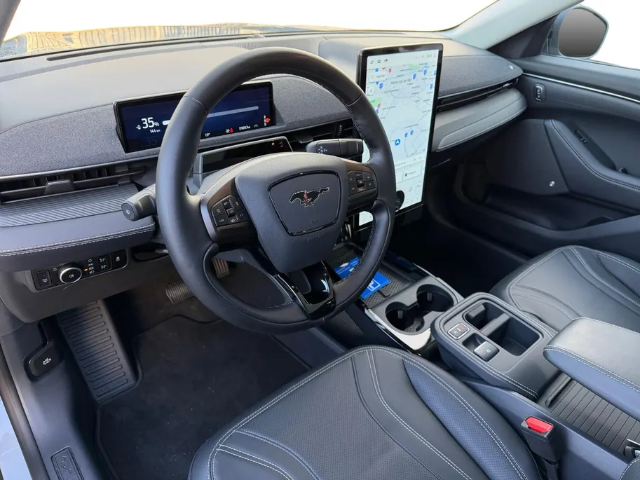 Ford Mustang Mach-E Standard RWD 73 kWh | Automaat | Pano dak | Adapt. Cruise control | BLIS | B&O audio | 360 graden camera | Parkeersensoren voor en achter | Elektr. achterklep | Fabrieksgarantie |