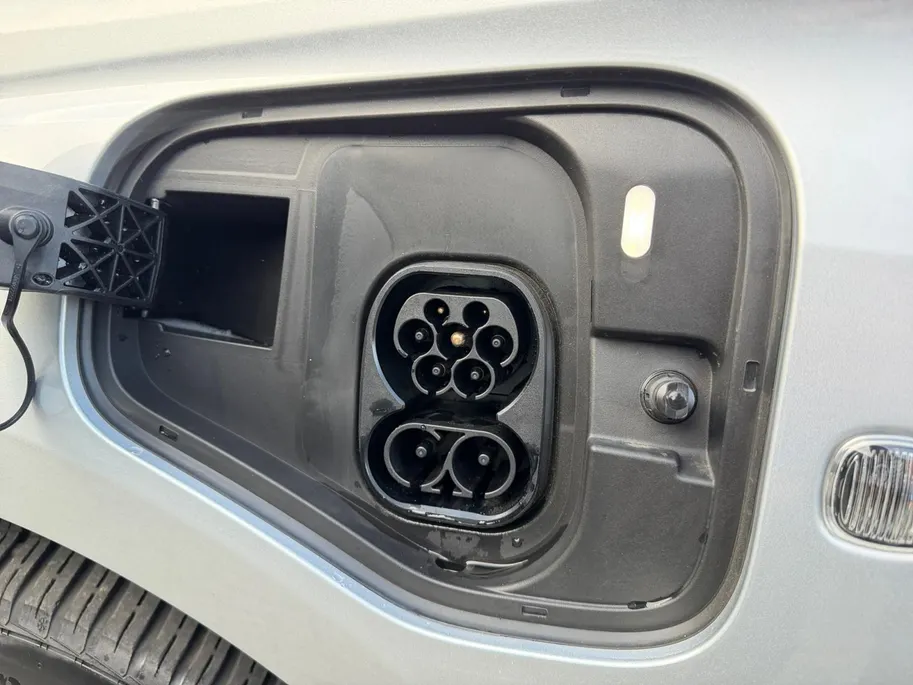 Ford Transit Connect 1.5 EcoBoost PHEV L2 Limited 150 pk Automaat | Adapt. Cruise control | Trekhaak | Parkeersensoren voor en achter | Achteruitrijcamera | Navigatie | Apple carplay & Android auto | BLIS | Voorruitverwarming | 17' inch lichtmetalen velgen |