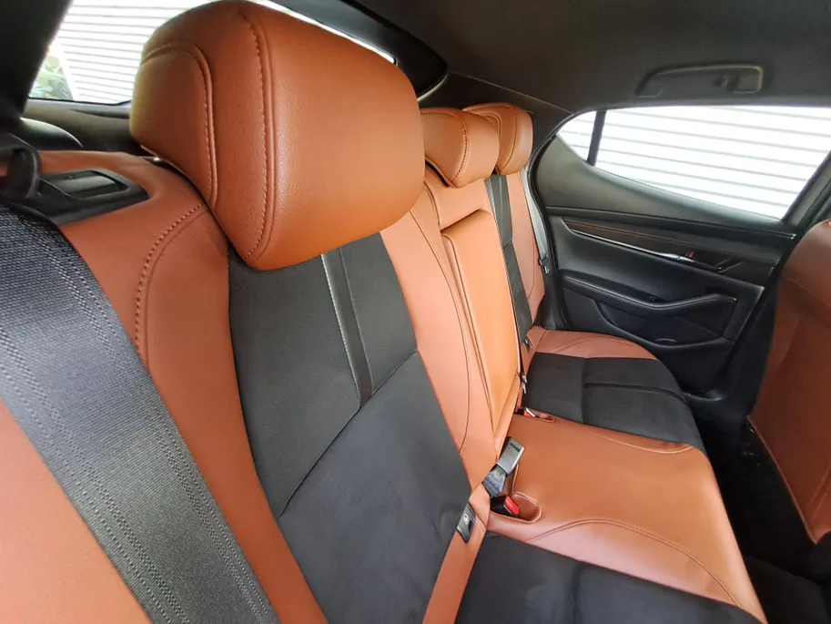 Mazda 3 2.0 e-SkyActiv-X M Hybrid 186 Nagisa | 18' LM | Navigatiesysteem full map | Cruise  | Camera  | Half Leer