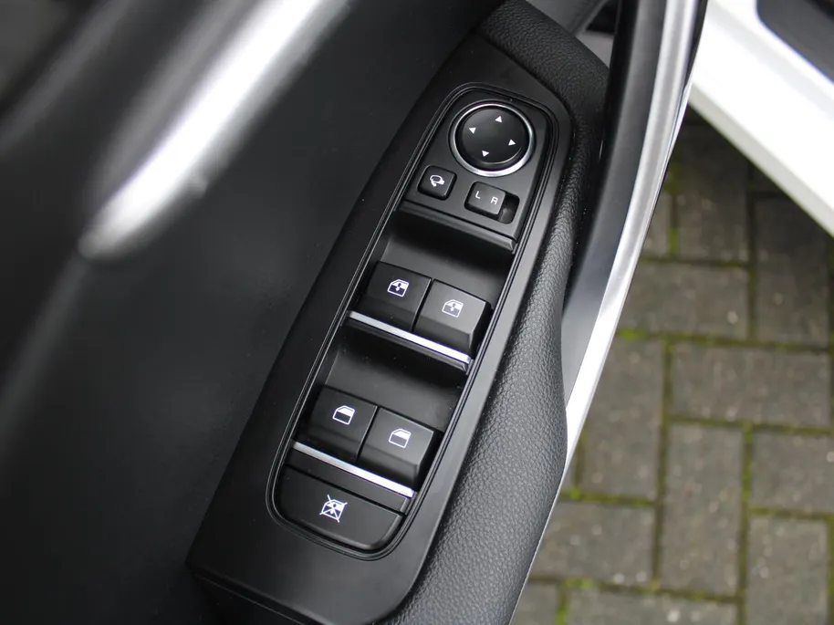 Kia Ceed Sportswagon 1.5 T-GDi MHEV DynamicPlusLine | Stoel- & stuurverwarming | Camera | LED | Navi | Elek. achterklep |