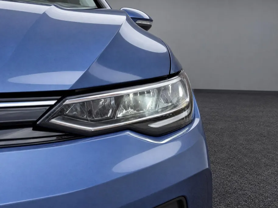 Volkswagen Golf 1.5 eHybrid Life Edition Panoramadak · Achteruitrijcamera · Draadloze telefoonlader · Stuur- & Stoelverwarming