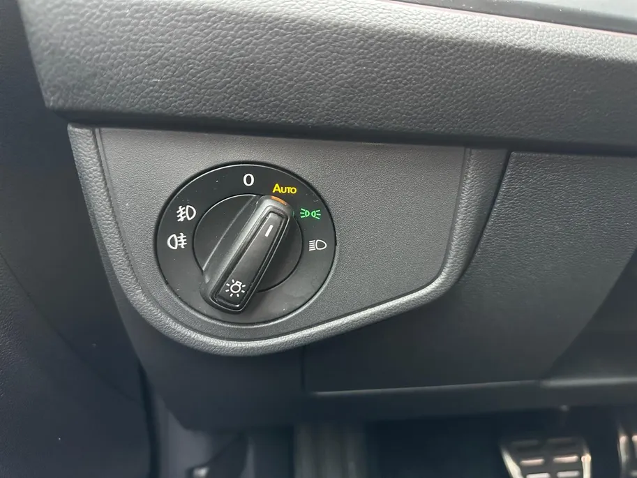 Volkswagen Taigo 1.0 TSI R-Line | Digital Cockpit | Camera | Adaptive Cruise Control | Apple CarPlay & Android Auto | LMV | Climate Control | Parkeersensoren | Verwarmde Spiegels | Bovag garantie | NAP