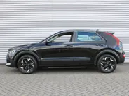 Kia Niro EV Light Edition 64.8 kWh | Camera | Cruise adapt. | Clima | 17' LM | Navi | Keyless | All season banden | 17% bijtelling |
