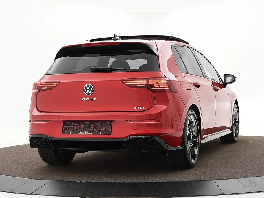Volkswagen Golf 1.5 eTSI 150pk DSG R-Line Edition · Panoramadak · Apple/Android Car Play · Camera + Parkeersensoren · Garantie t/m 28-07-2030 of 100000km.