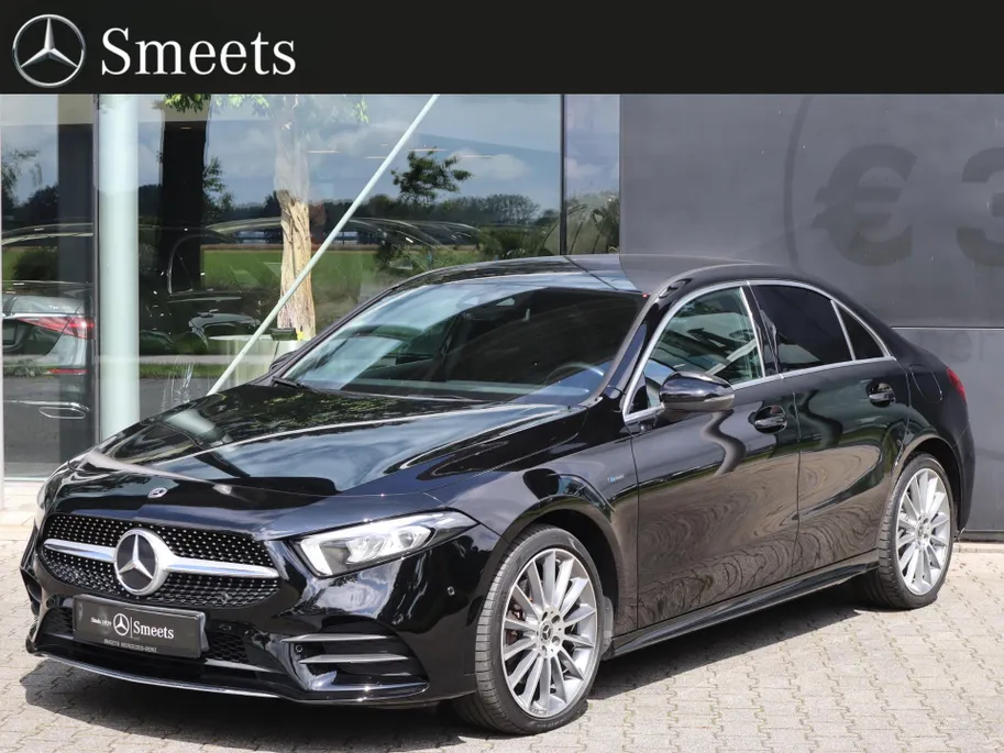 Mercedes-Benz A-Klasse 250 e AMG Line | HUD | Multispaak | LED | Navigatie | Camera | Automaat