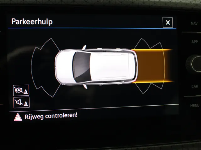 Volkswagen T-Cross 1.5 TSI DSG R-Line | Navigatie | PDC | 18 inch LM | Stoelverw.