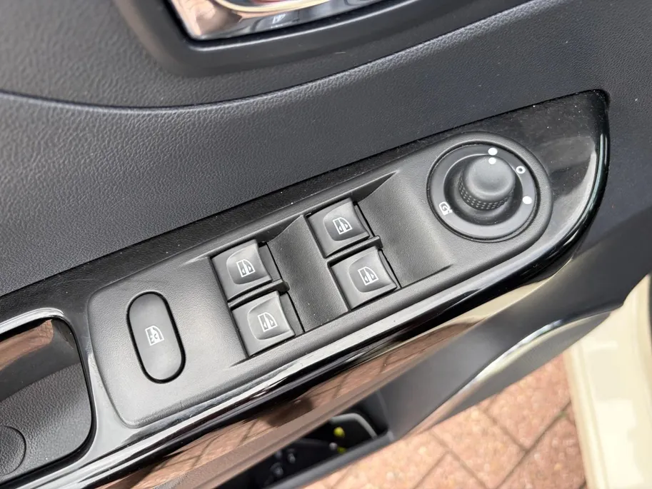 Renault Captur 0.9 TCe Dynamique *Navi+Camera*Climate Control*Cruise Control*Trekhaak*Armsteun*Leuke auto!