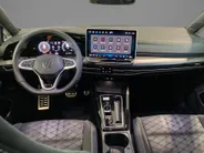Volkswagen Golf 1.5 eTSI 150pk DSG R-Line · Apple/Android Car Play · Trekhaak ·  Camera + Parkeersensoren · Stoelverwarming · Garantie t/m 24-09-2030 of 100000km.