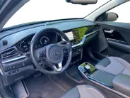 Kia e-Niro DynamicPlusLine 64 kWh Climate control | Stoel,- en stuurverwarming | Parkeercamera | Cruise control | Elek. schuif/kanteldak | 16 inch LM velgen |