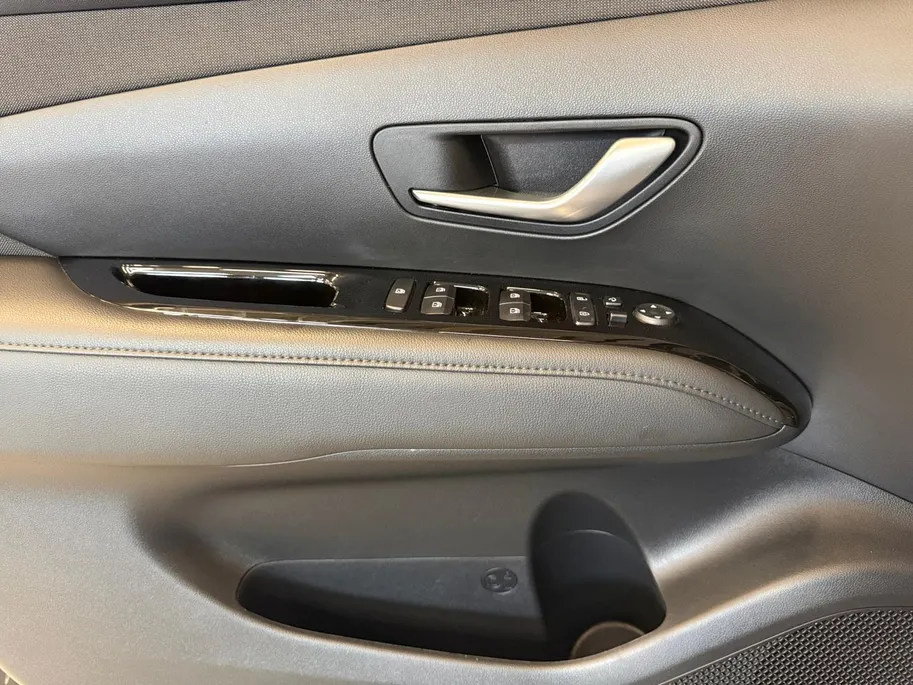 Hyundai Tucson 1.6 T-GDI PHEV Premium Sky 4WD | 66km WLTP elektrisch | Navigatie | Adaptive cruise control | Trekhaak | Apple Carplay & Android Auto | Dode hoek detectie | Draadloze telefoonlader |
