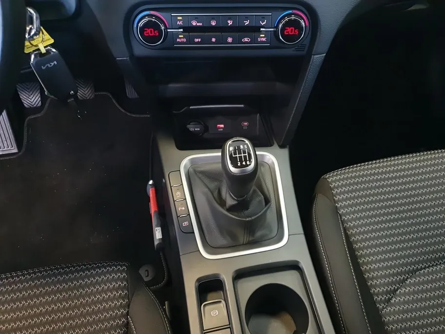 Kia Ceed Sportswagon 1.5 T-GDi DynamicLine | Navigatie | Camera | Apple Carplay / Android Auto | Parkeersensoren achter | Climate control |
