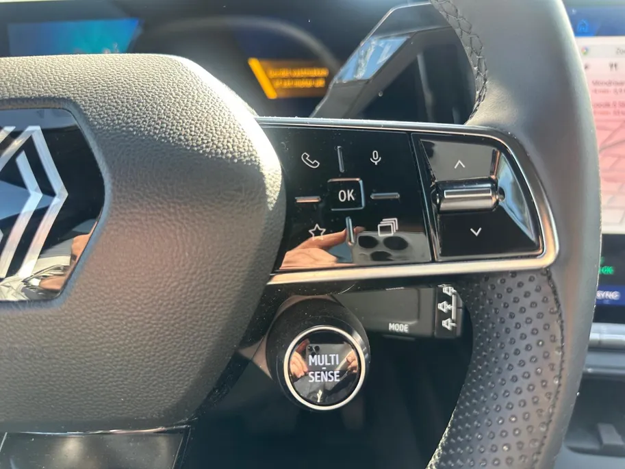 Renault Megane E-Tech comfort range iconic 60 kWh | Stuur & Stoelverwarming | Elektrische Stoelverstelling | Sfeerverlichting | Apple Carplay & Android Auto | Harman & Kardon Audio | Camera | Navigatie | Parkeersensoren | Rijdende Demo