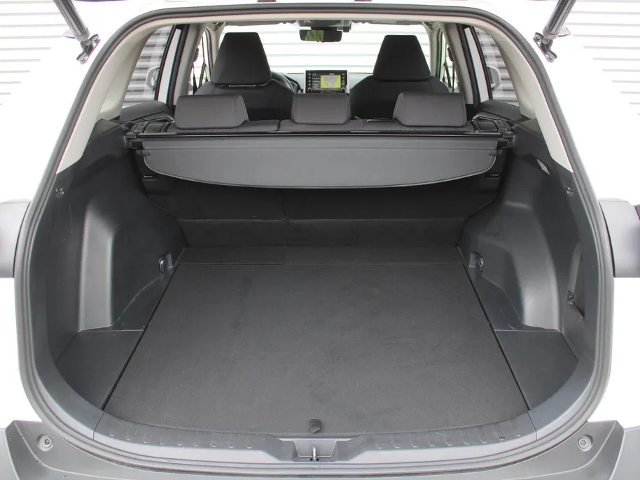 Toyota RAV4 2.5 Hybrid AWD Dynamic | 18' LM | Trekhaak | Camera binnenspiegel | 360 Camera | Cruise adapt. | Dodehoek detectie | Elek. achterklep | LM winterset |