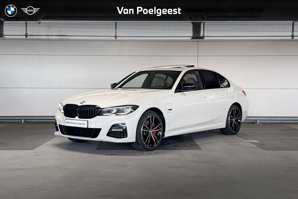 BMW 3 Serie Sedan 330e xDrive High Executive