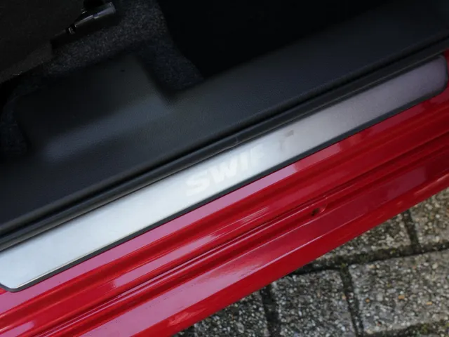 Suzuki Swift 1.2 Edition 60 Smart Hybrid | Navi | Leder | Adap. Cruise